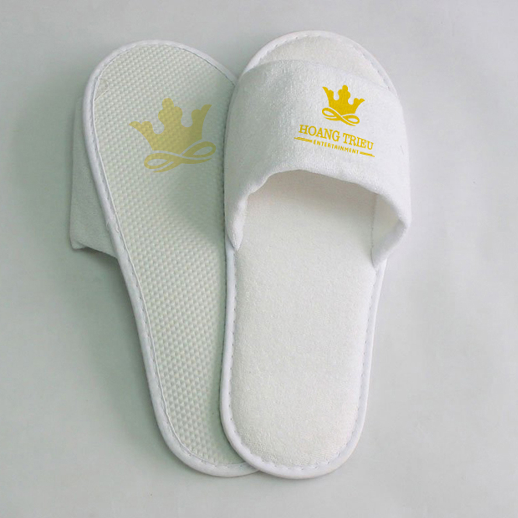 HOÀNG TRIỀU - Thiết kế logo và bộ nhận diện cho khu giải trí Hoàng Triều Entertainment